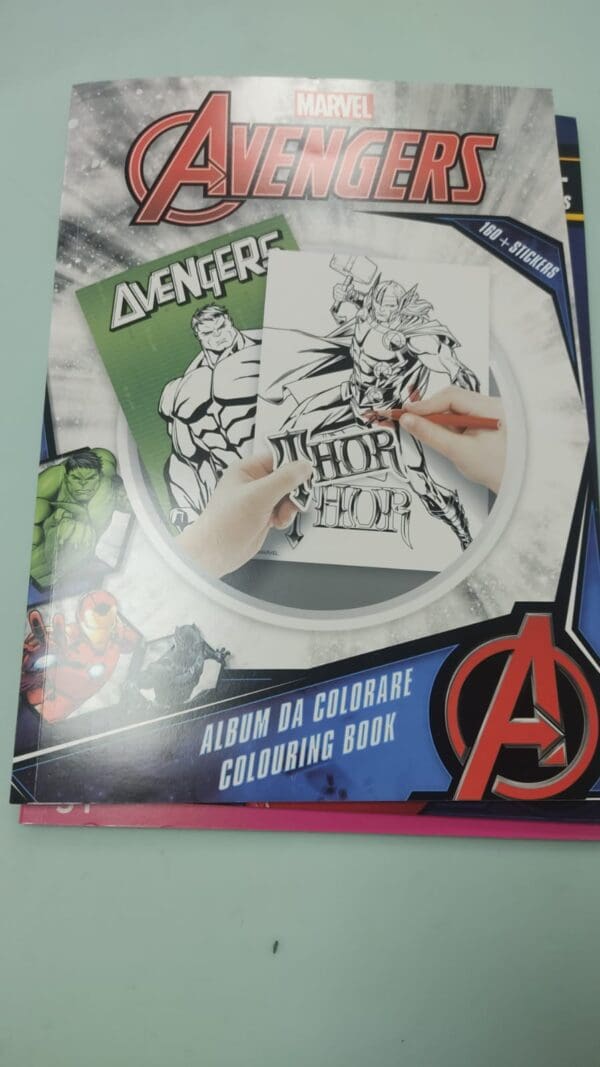Album da colorare the Avengers con 160 stickers